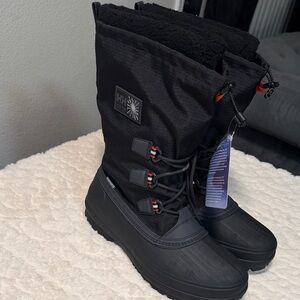 Helly Hansen Black Insulated Snow Boots